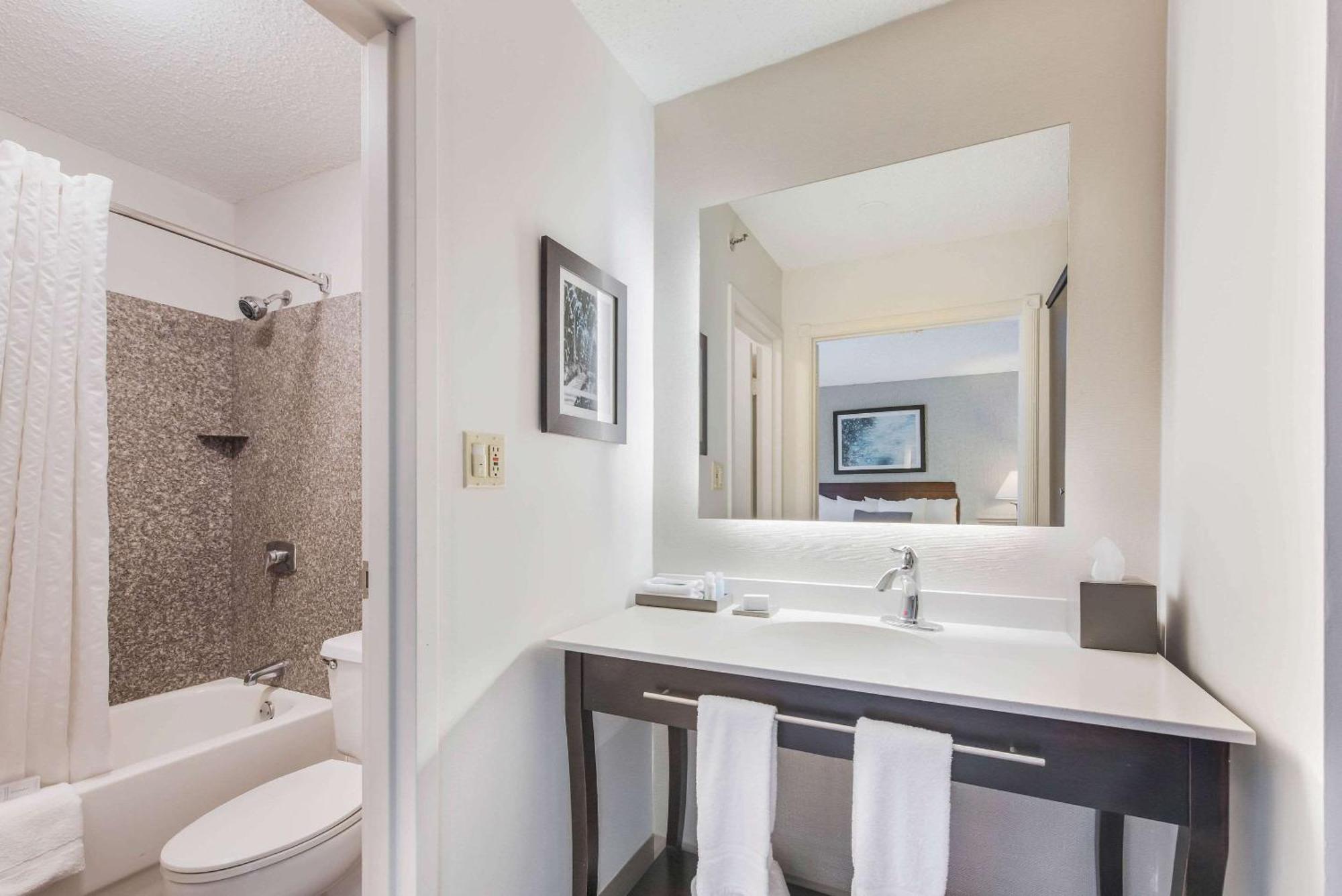 The Blu Hotel Blue Ash Cincinnati, Ascend Hotel Collection Ngoại thất bức ảnh